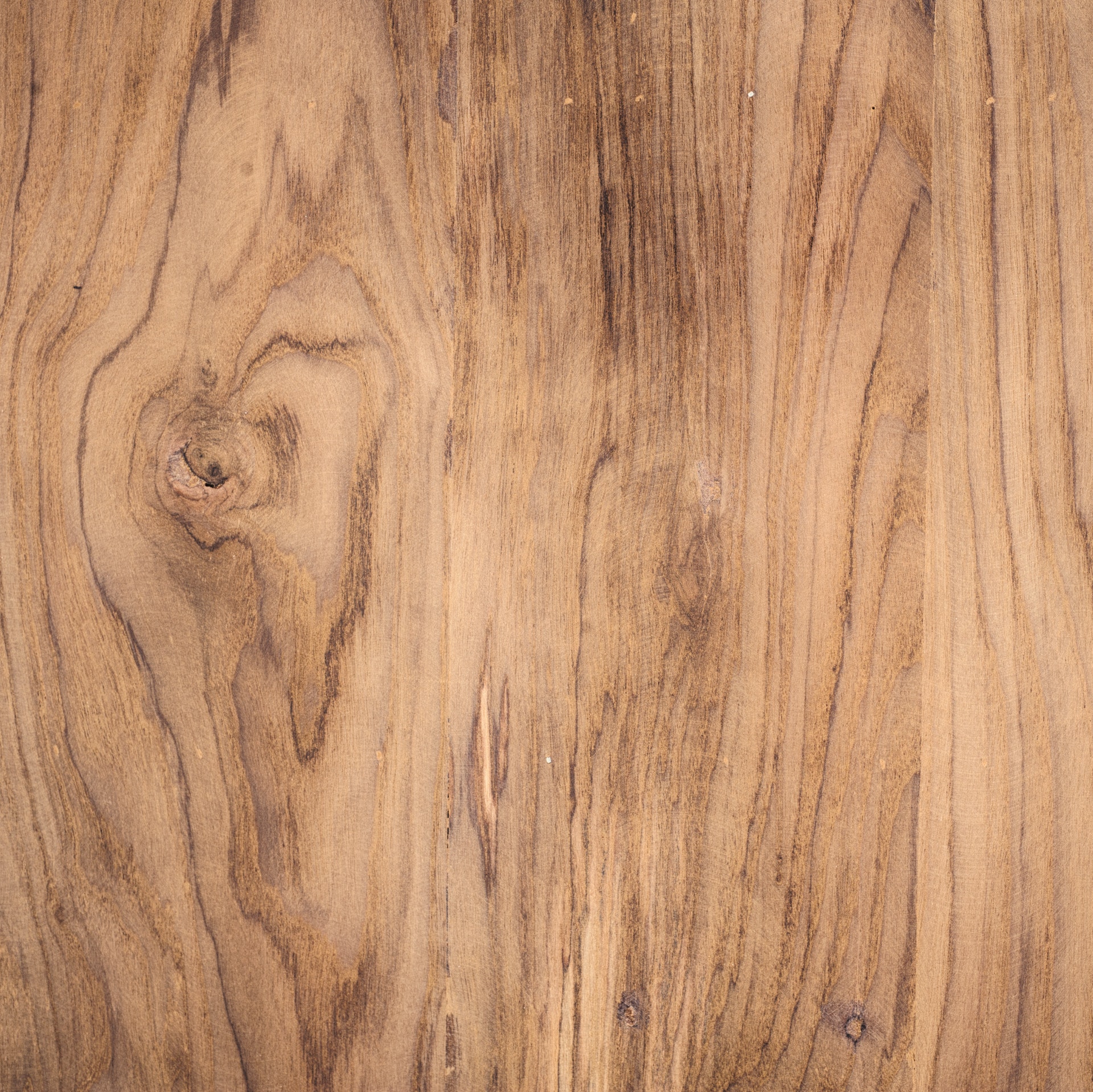 5 powodów, dlaczego warto wybrać drewniane drzwi wejściowe